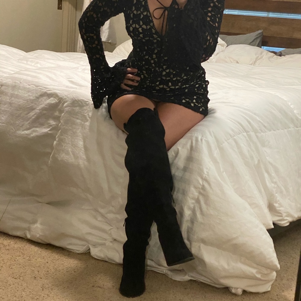 ❌SOLD🚫Very Volatile Black suede knee boots